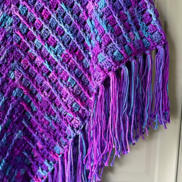 Vintage Women's Variegated Diamond Stitch Crochet Fringe Cowl Poncho, Purple,OS - Picture 5 of 11